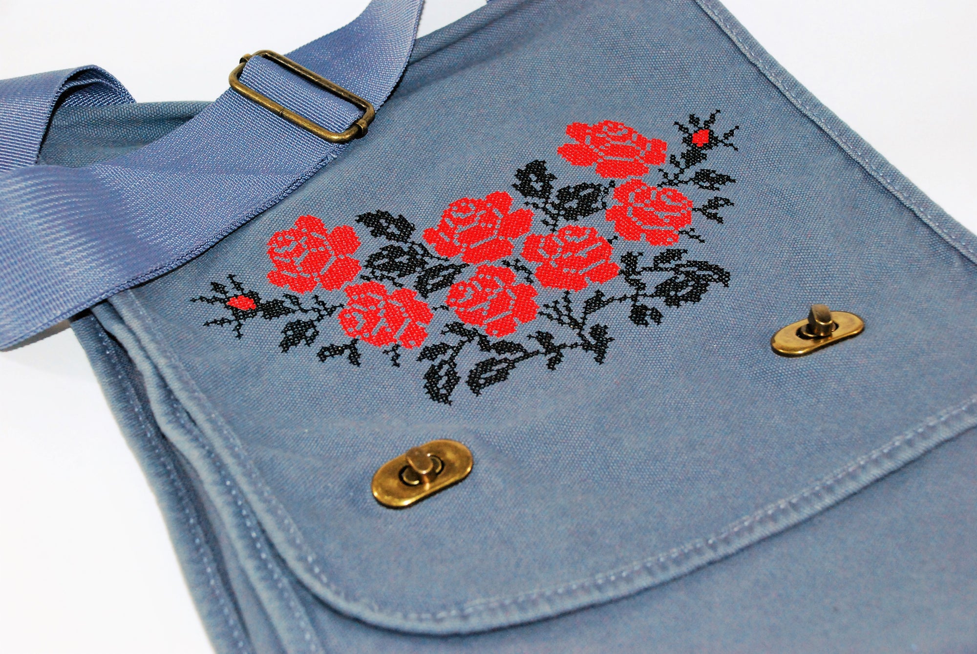 Vintage cotton canvas embroidered bag