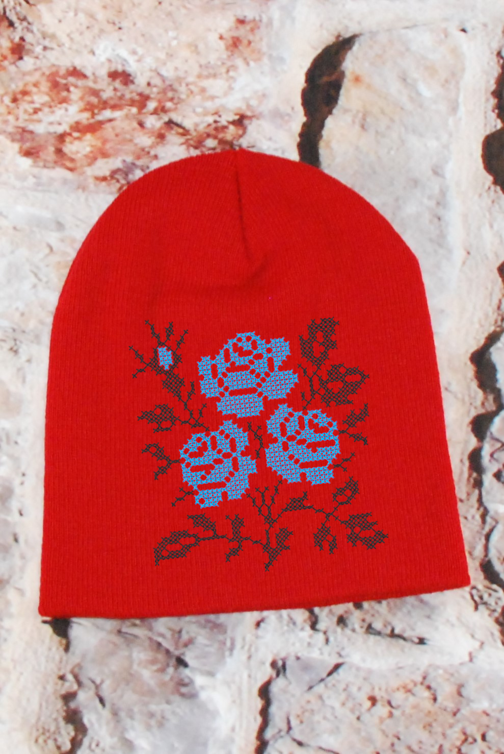 Knitted embroidered beanie hat "Roses" Red